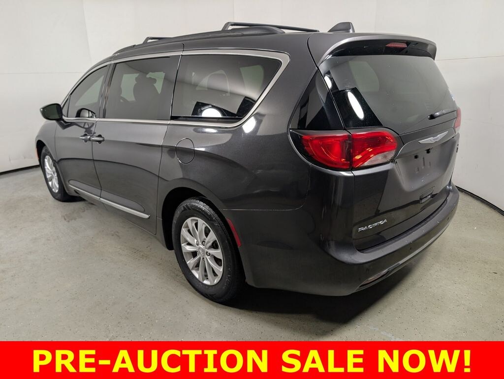 Used 2017 Chrysler Pacifica Touring L Minivan/Van
