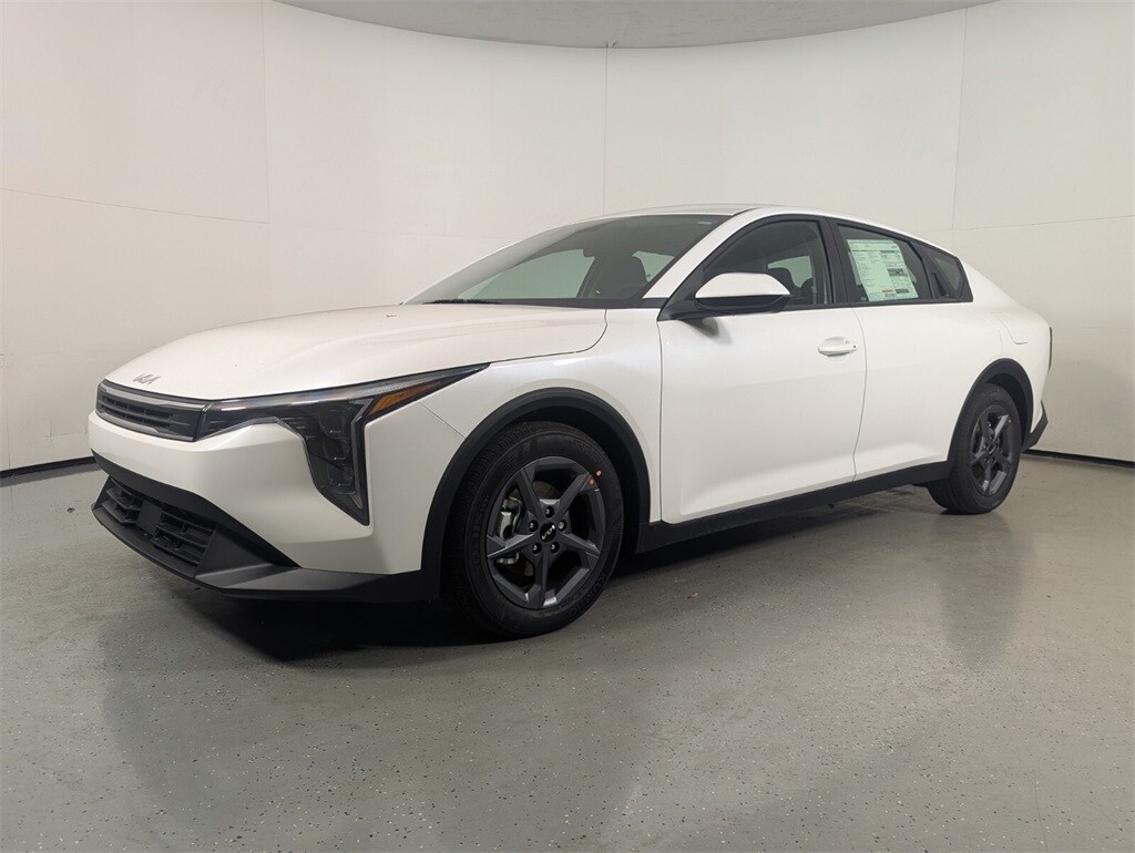 New 2025 Kia K4 LXS Sedan