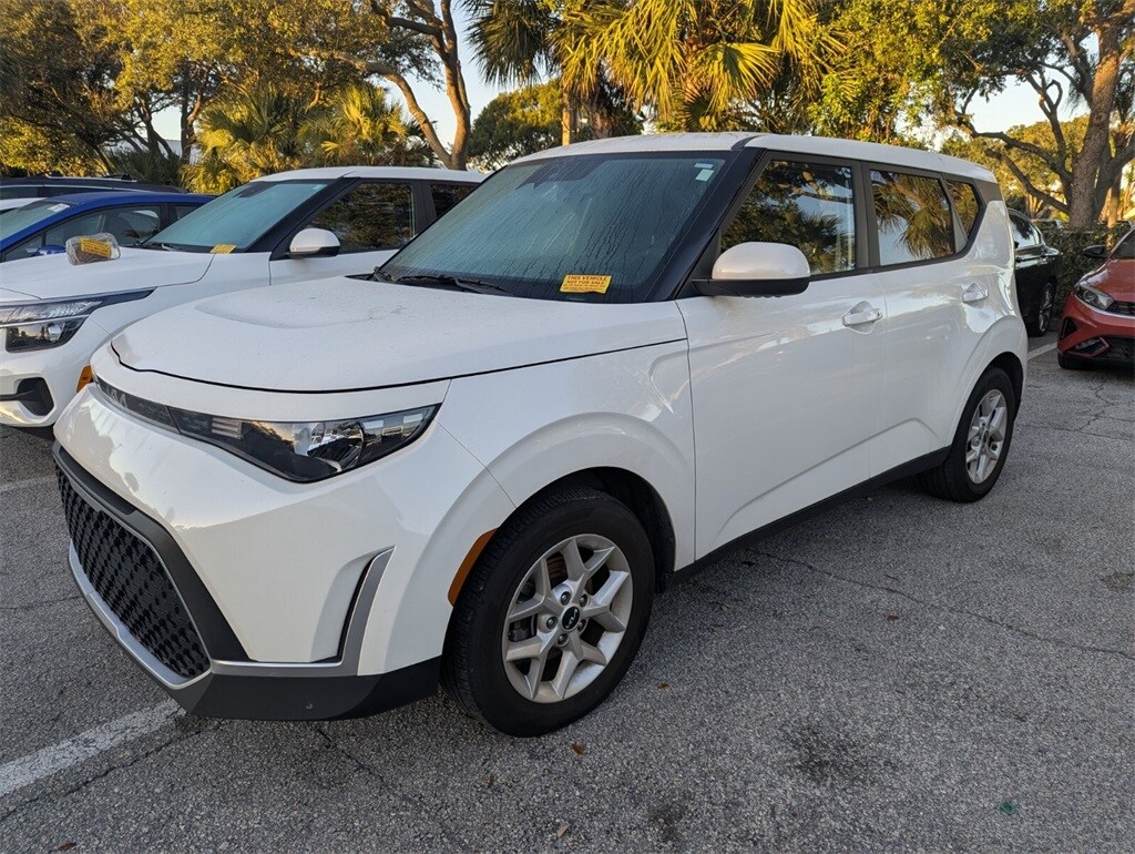 2023 Kia Soul S photo 3
