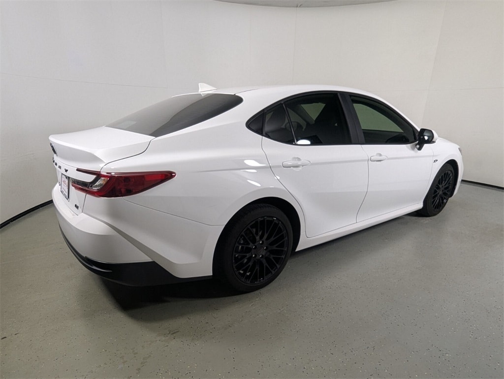 2025 Toyota Camry LE photo 6