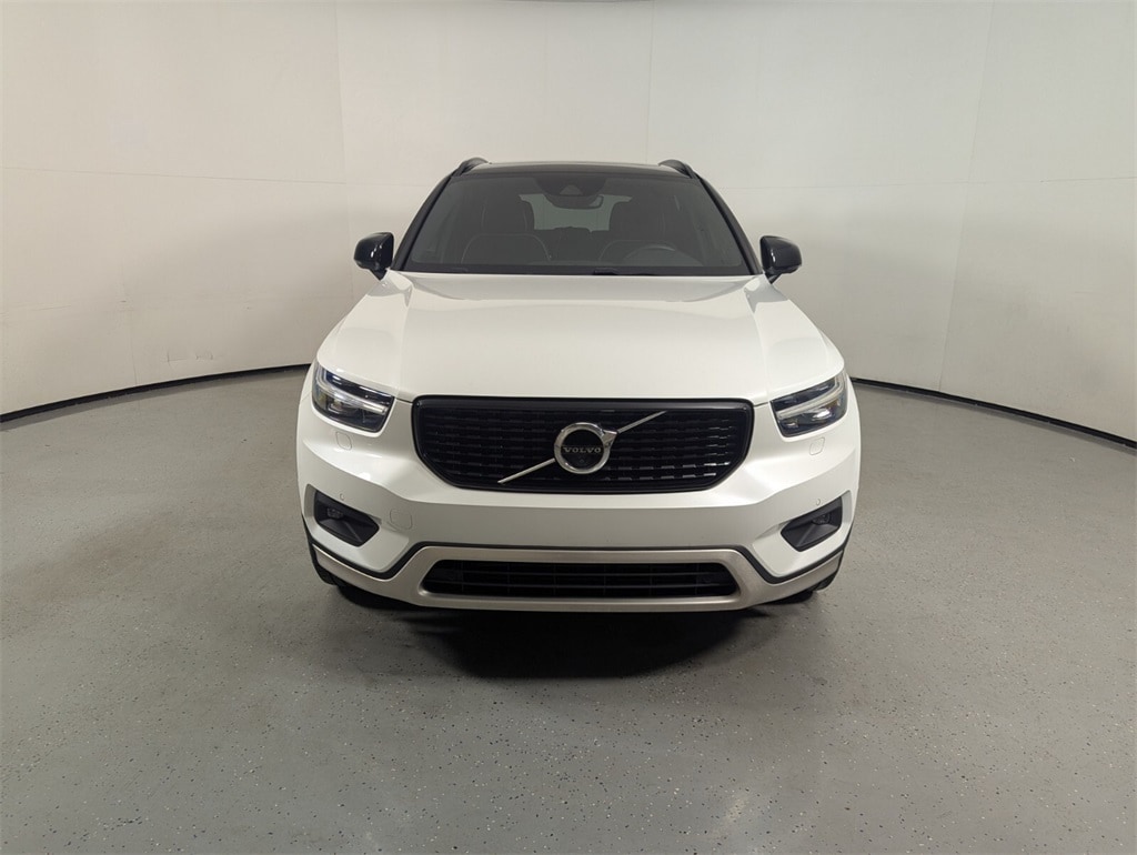 2019 Volvo XC40 R-Design photo 2
