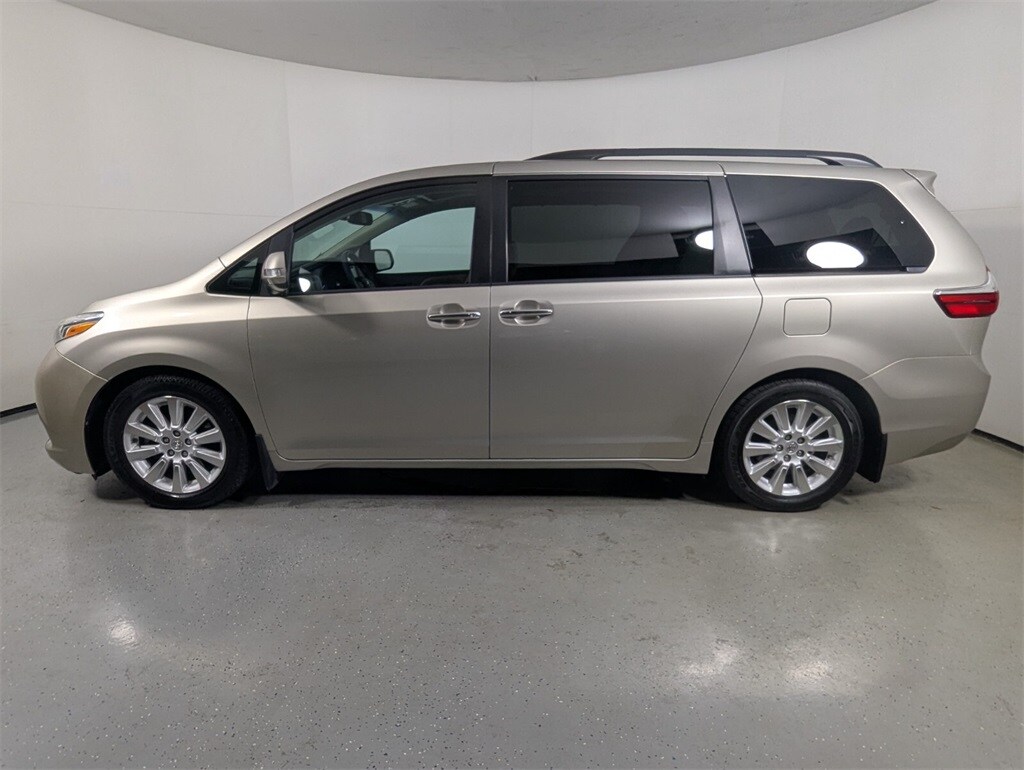 2015 Toyota Sienna L photo 4