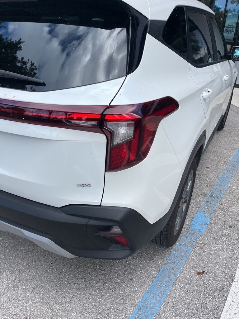2025 Kia Seltos LX photo 4