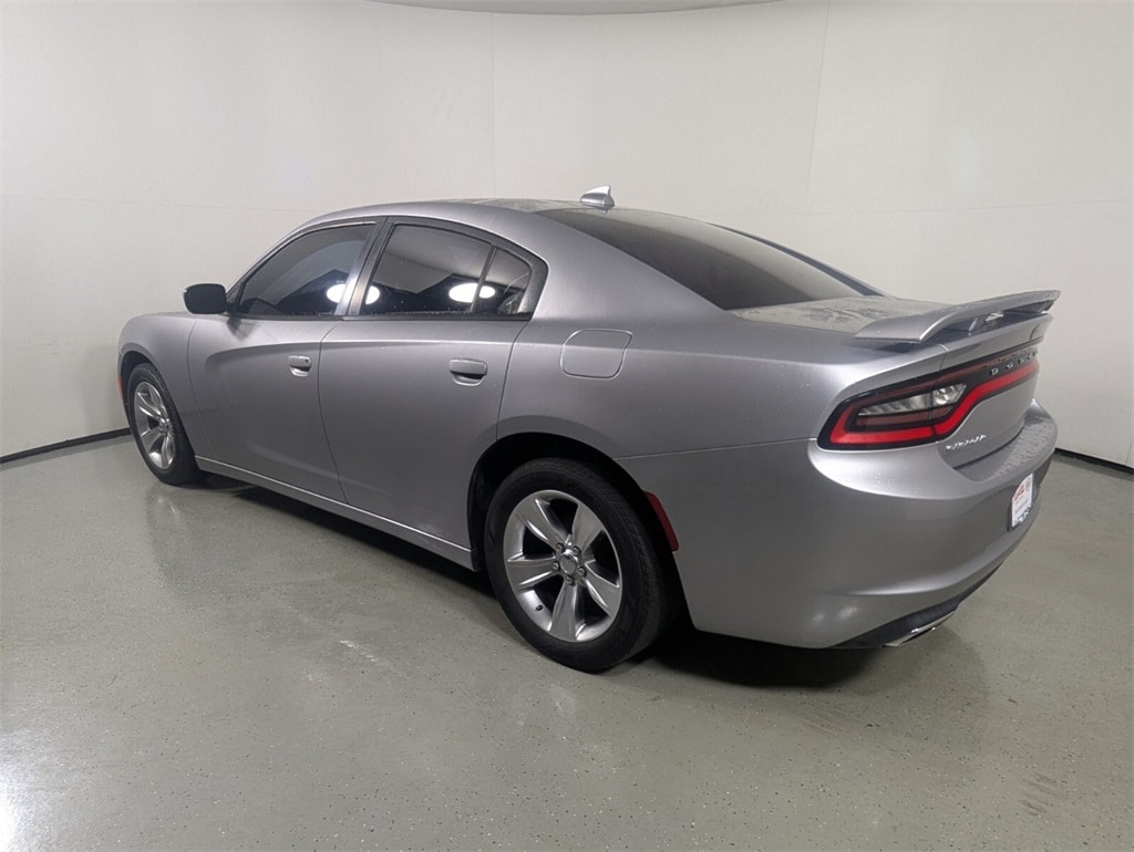 2015 Dodge Charger SXT photo 5