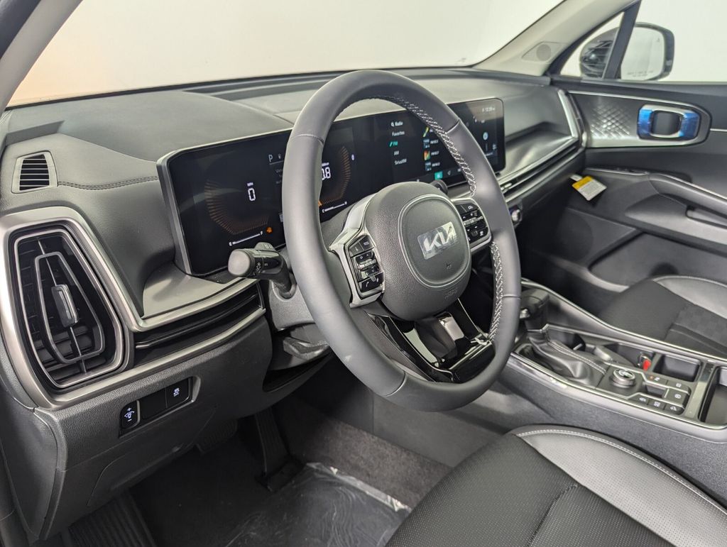 2025 Kia Sorento S - Photo 11