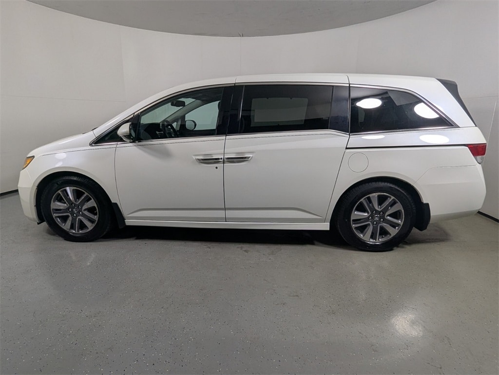 2015 Honda Odyssey Touring photo 4