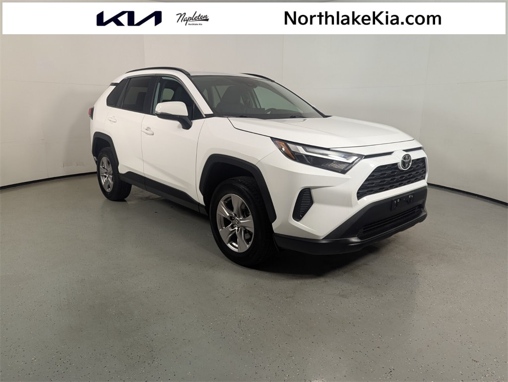 2023 Toyota RAV4 XLE's photo