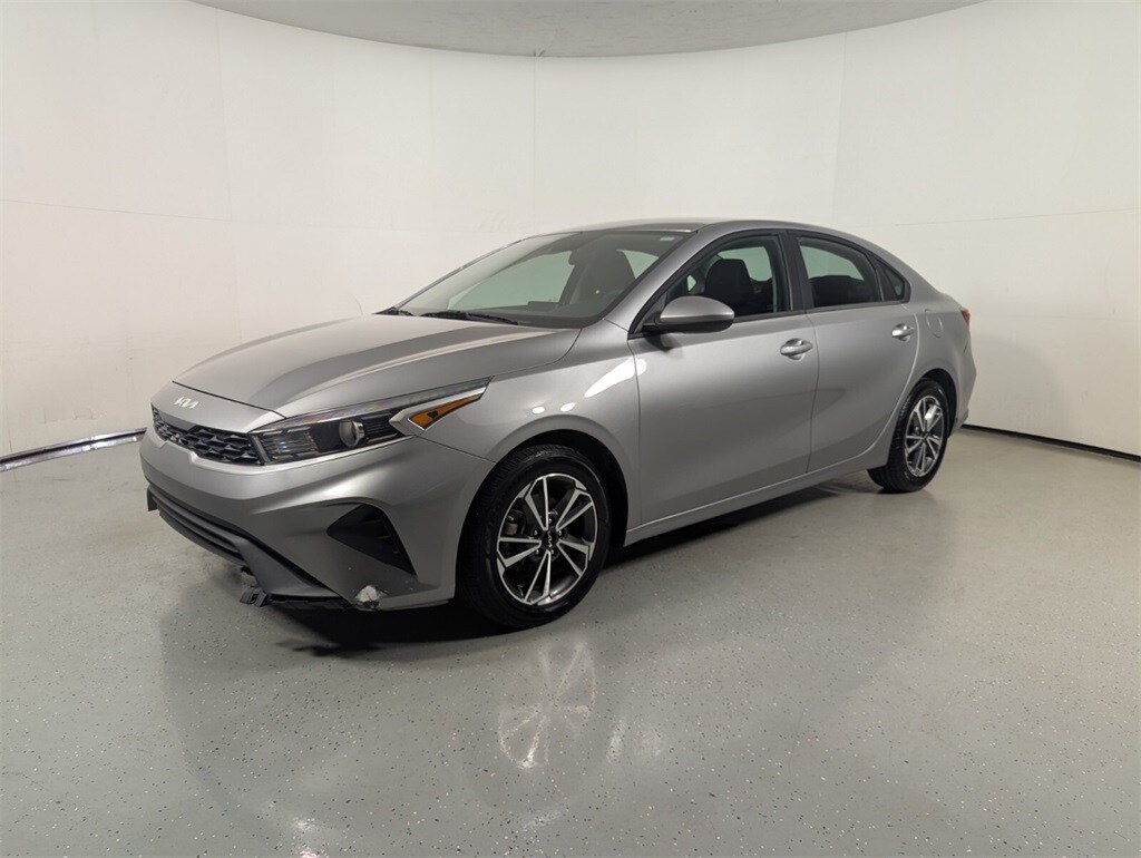 2022 Kia Forte LXS photo 3