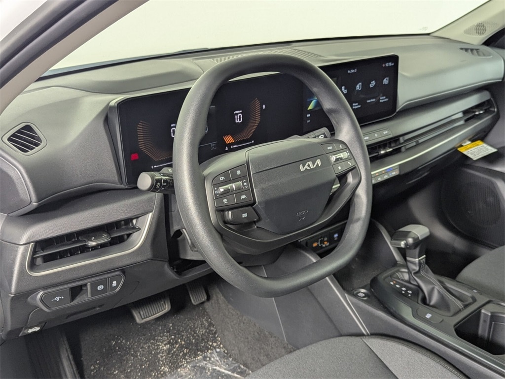 2025 Kia K4 LXS photo 9