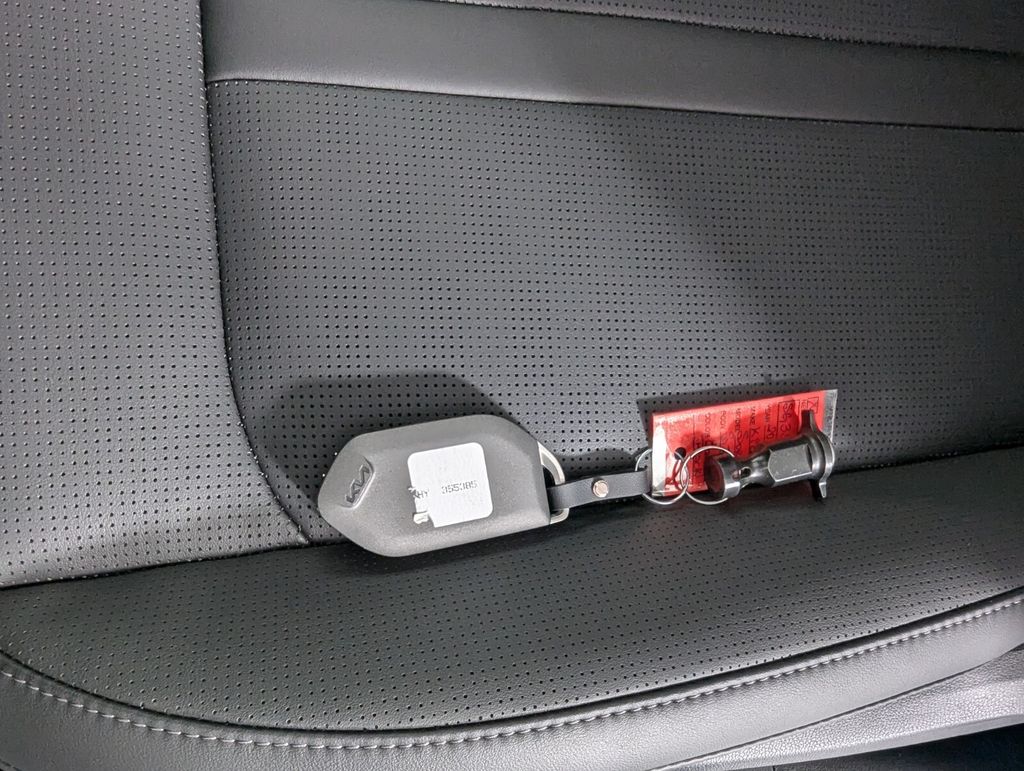 2025 Kia Sorento S - Photo 29