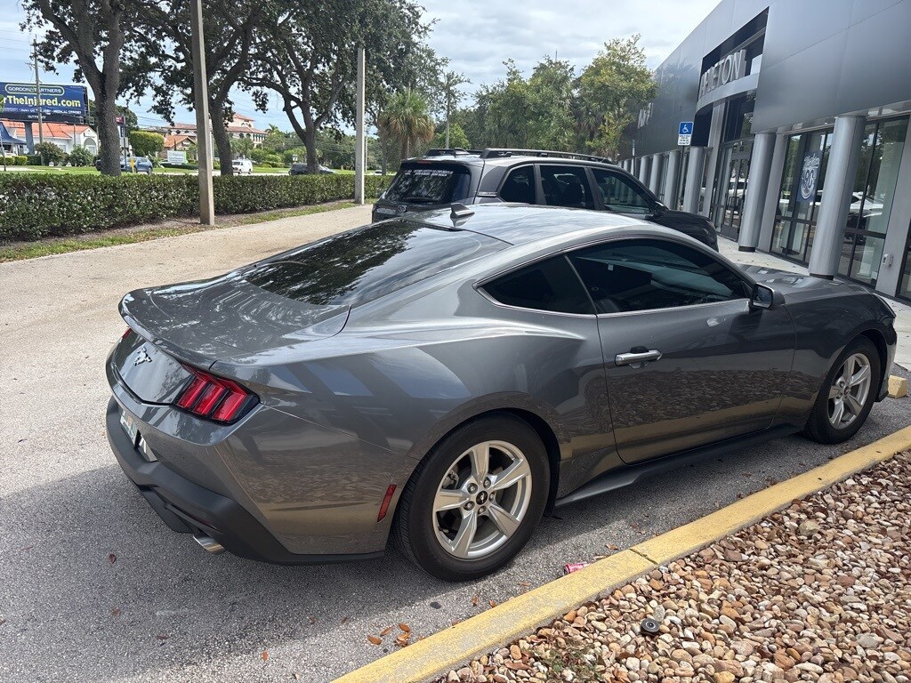 2024 Ford Mustang EcoBoost photo 4