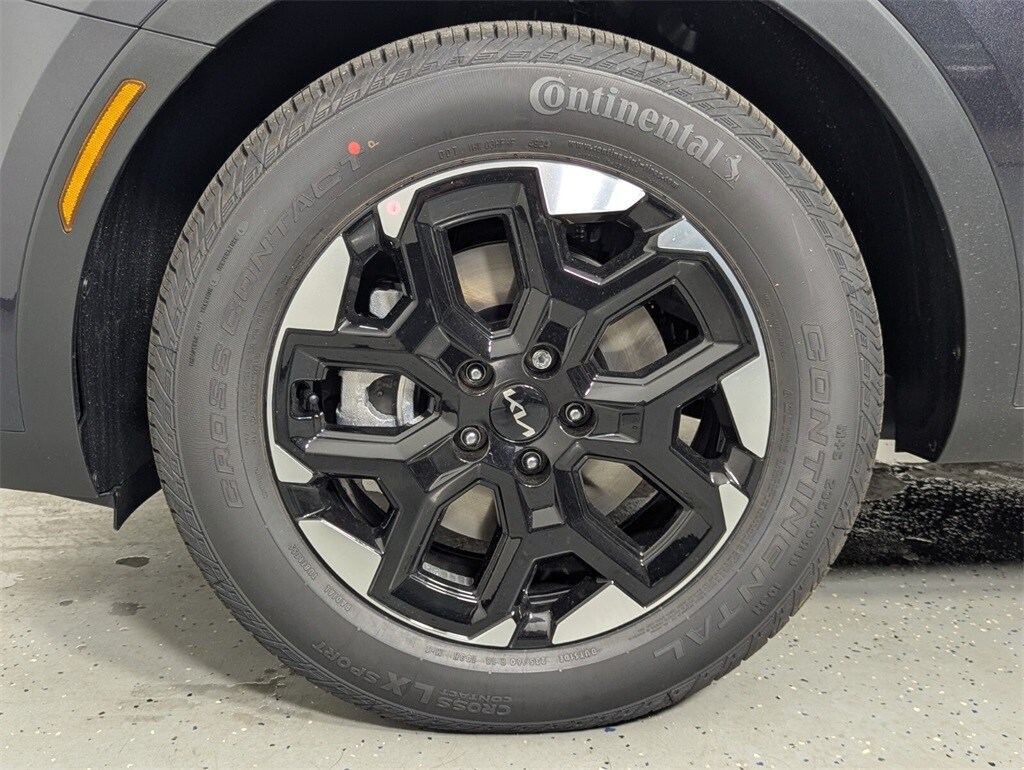 2026 Kia Sorento S photo 2