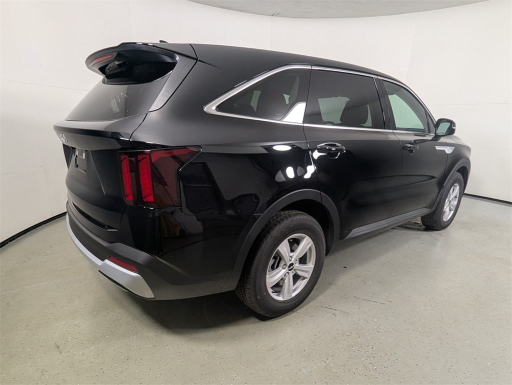 2026 Kia Sorento LX photo 4