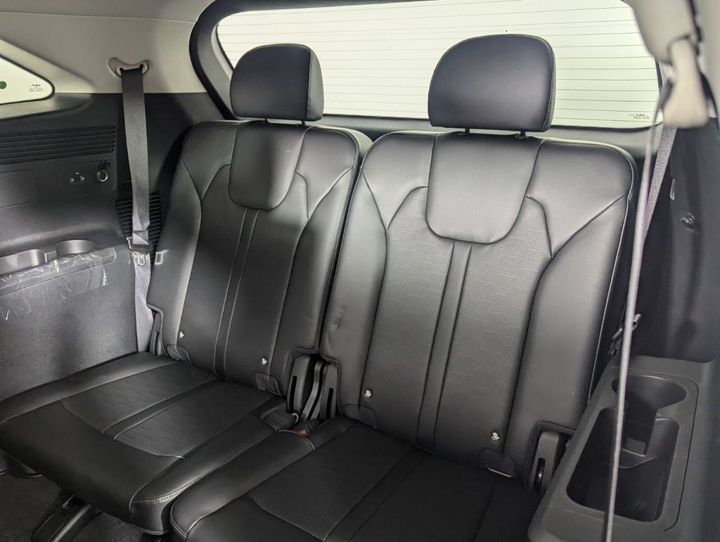 2025 Kia Sorento S - Photo 25