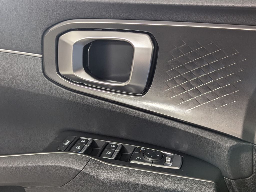 2025 Kia Sorento S - Photo 14