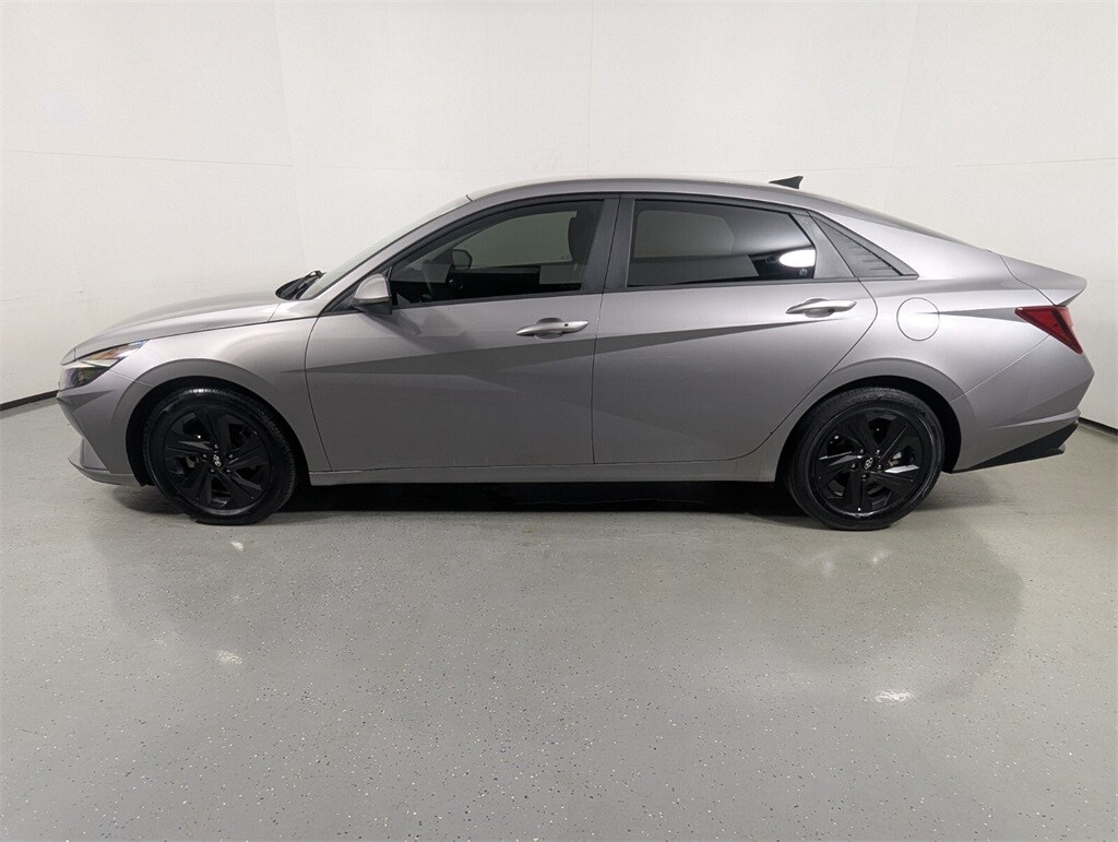 2021 Hyundai Elantra SEL photo 4