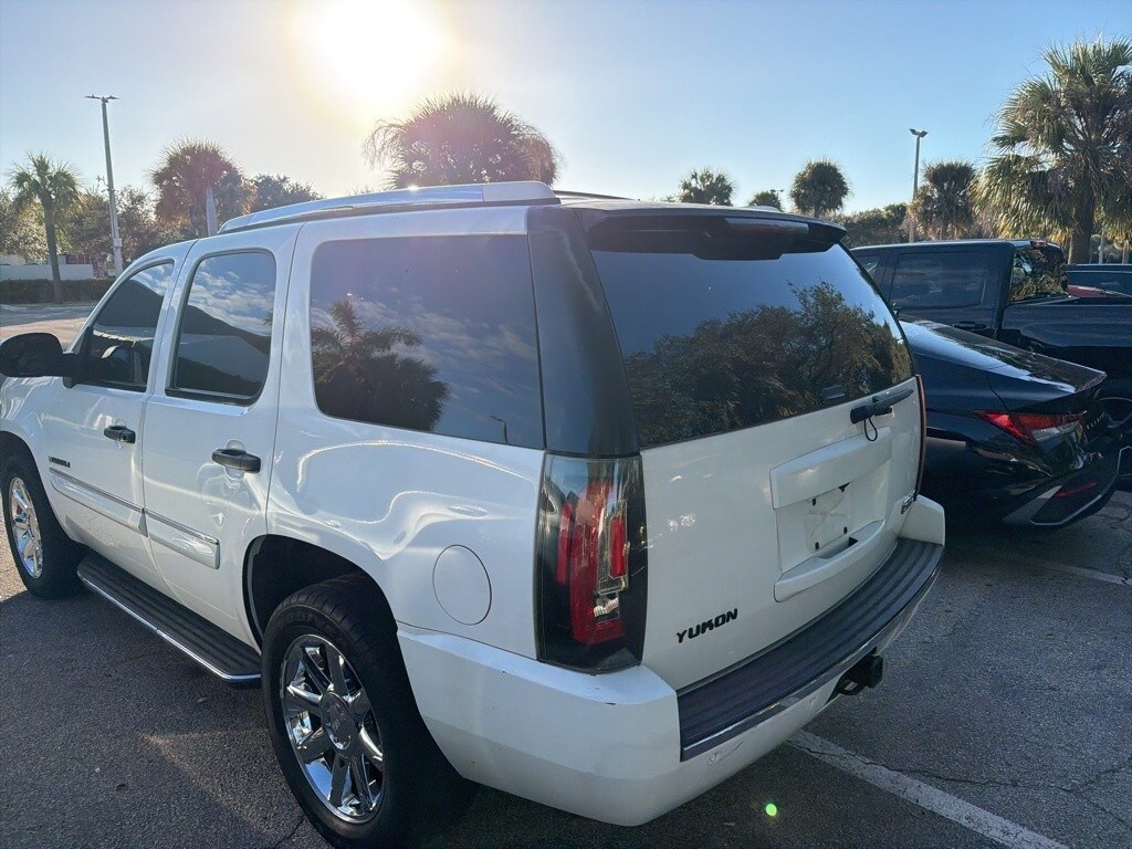2007 Gmc Yukon Denali photo 2