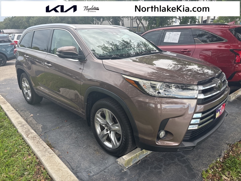 2017 Toyota Highlander Limited photo 2