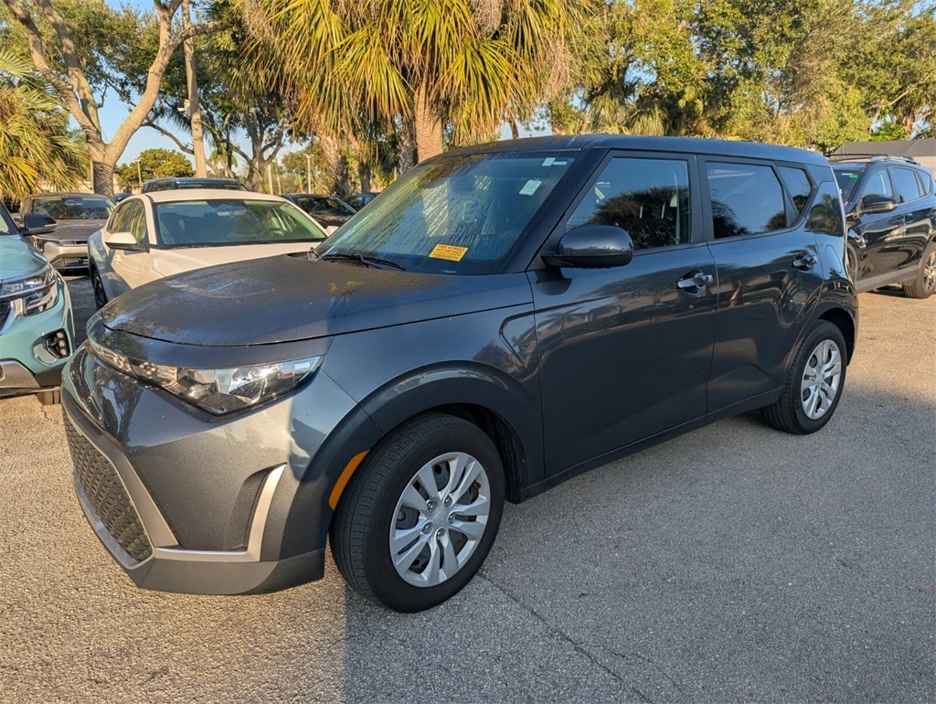 2023 Kia Soul LX photo 3