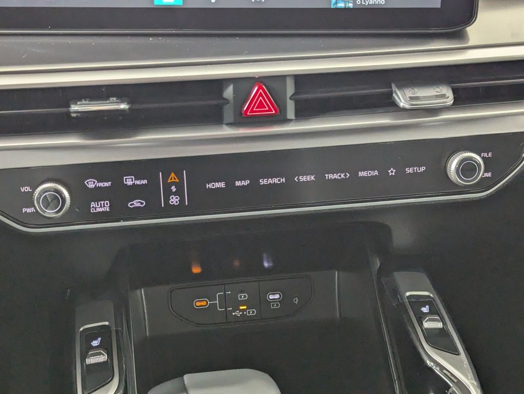 2025 Kia Sorento S - Photo 20