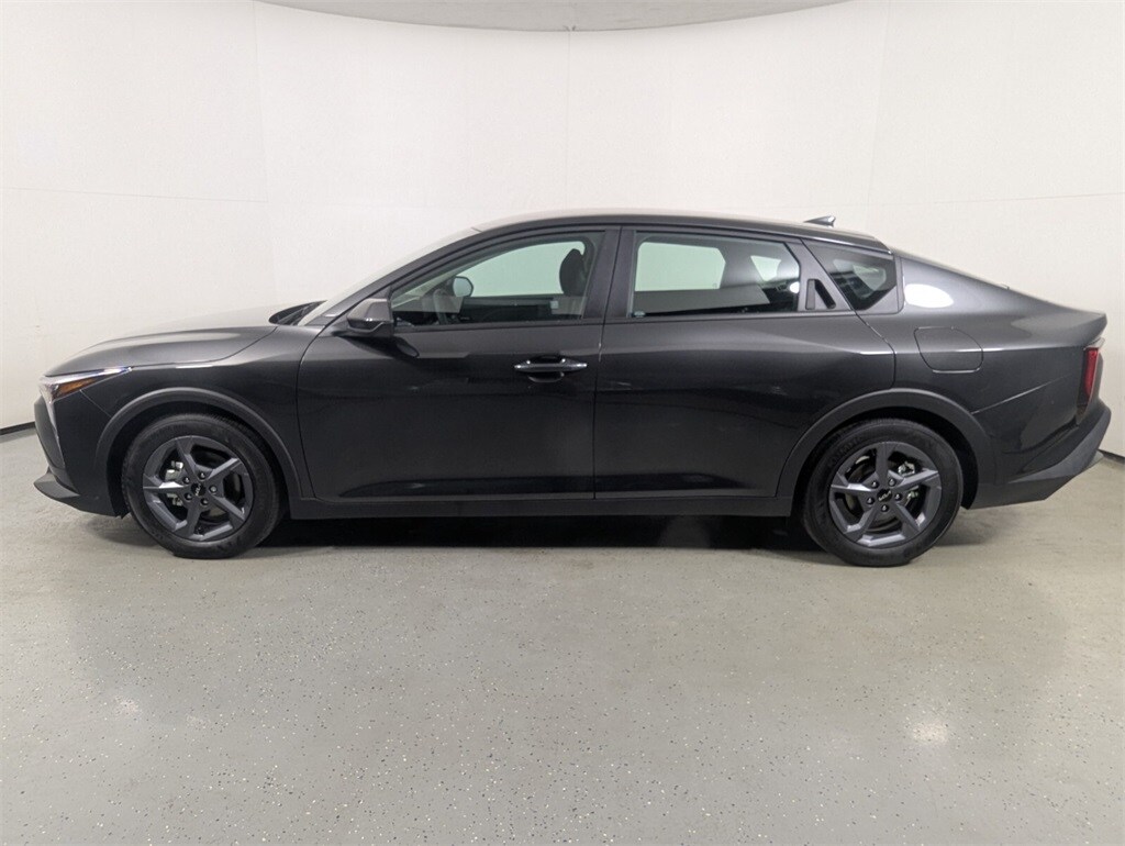New 2025 Kia K4 LXS Sedan