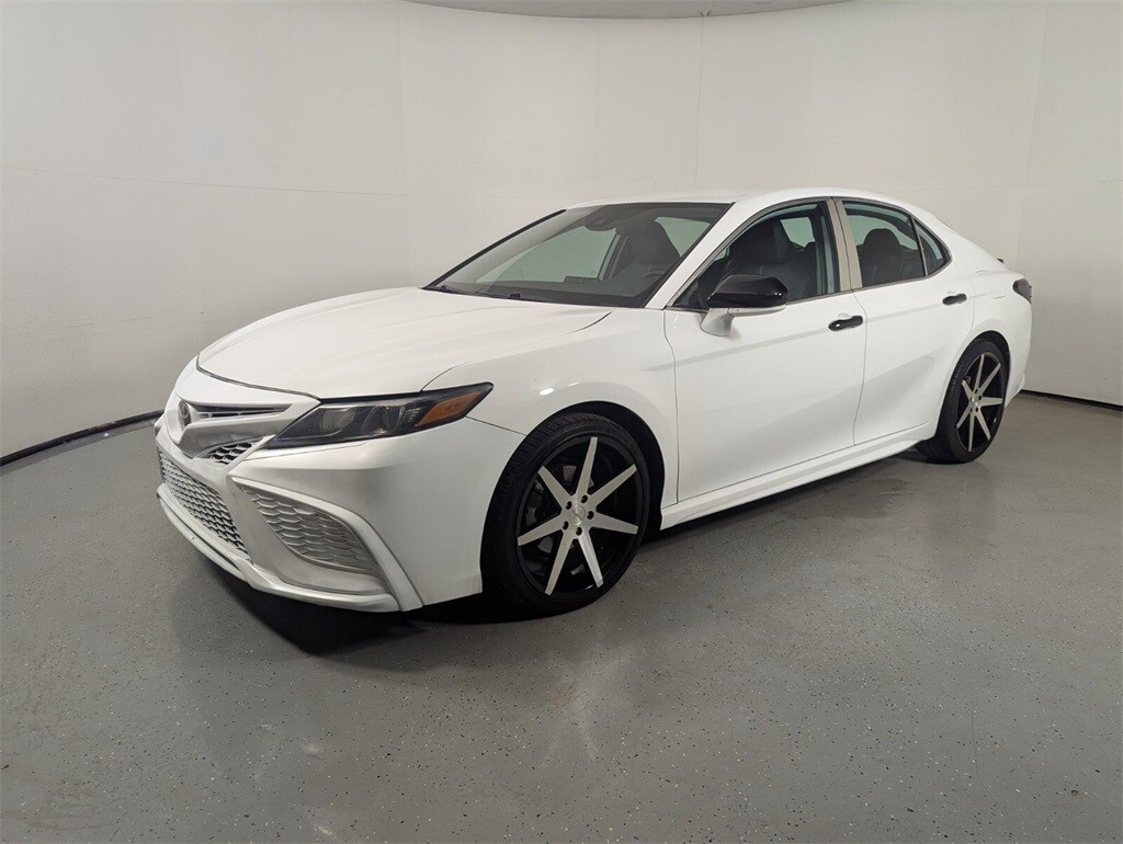 2021 Toyota Camry SE photo 3