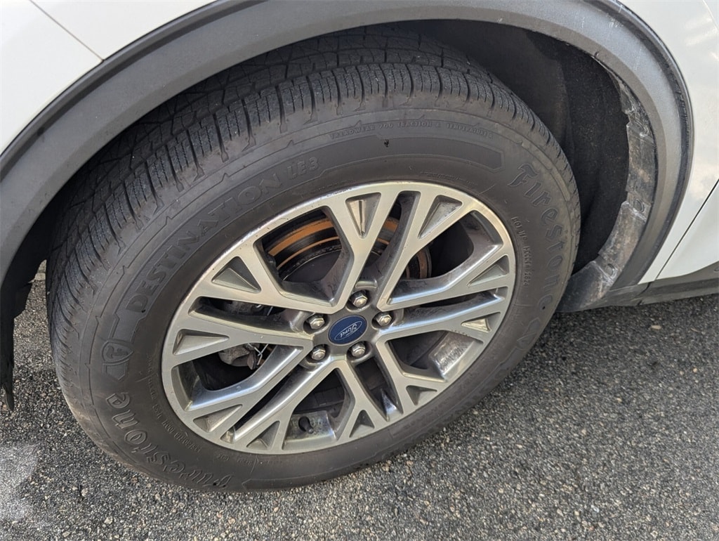 2022 Ford Escape SEL photo 5