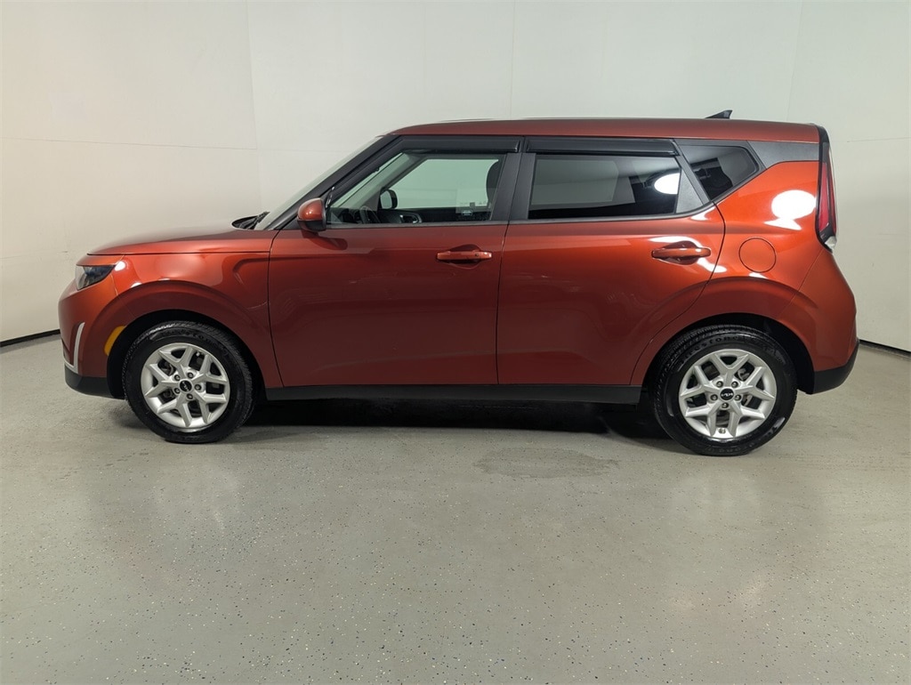 2023 Kia Soul S photo 2