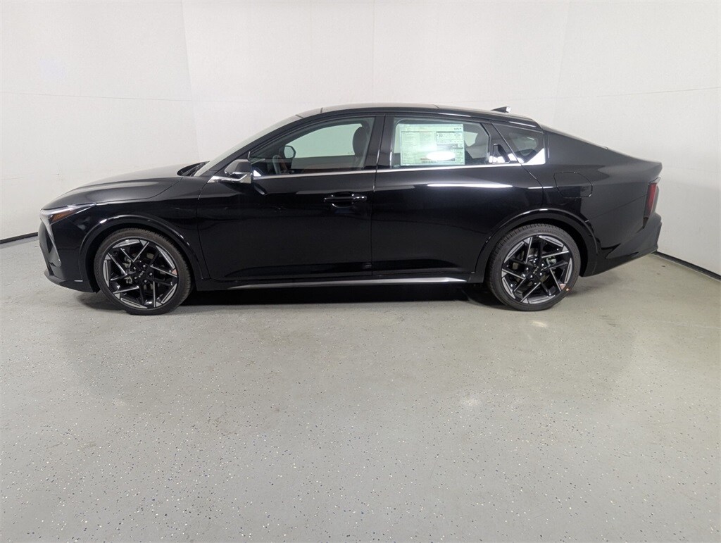 2025 Kia K4 GT-Line photo 4