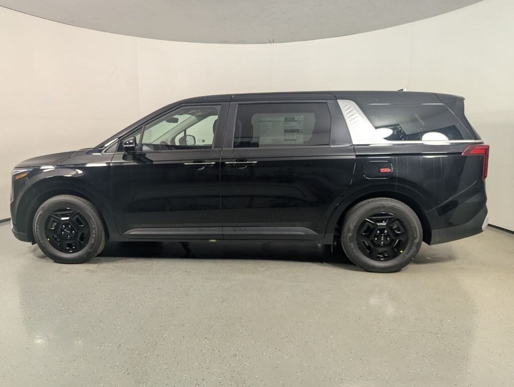 New 2026 Kia Carnival LXS Minivan/Van