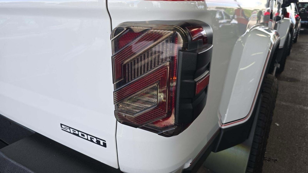 2020 Jeep Gladiator Sport photo 13