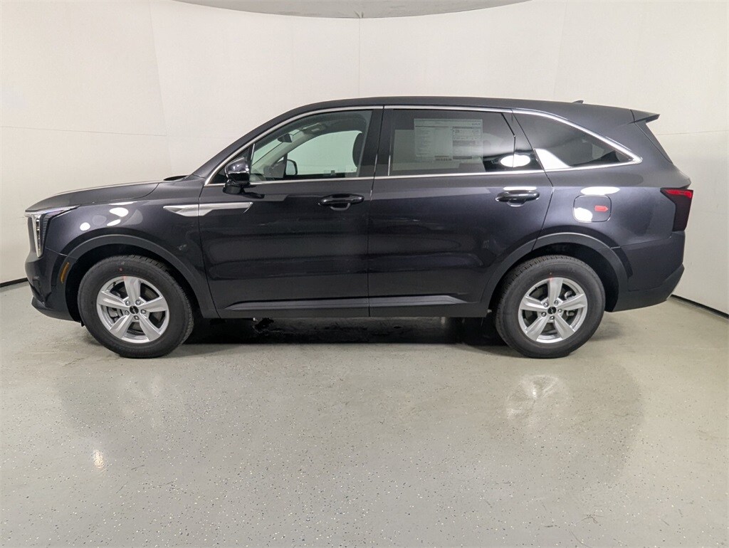 2026 Kia Sorento LX photo 4