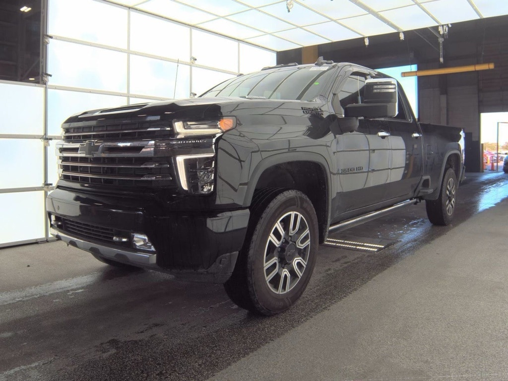 2022 Chevrolet Silverado 3500HD High Country photo 2