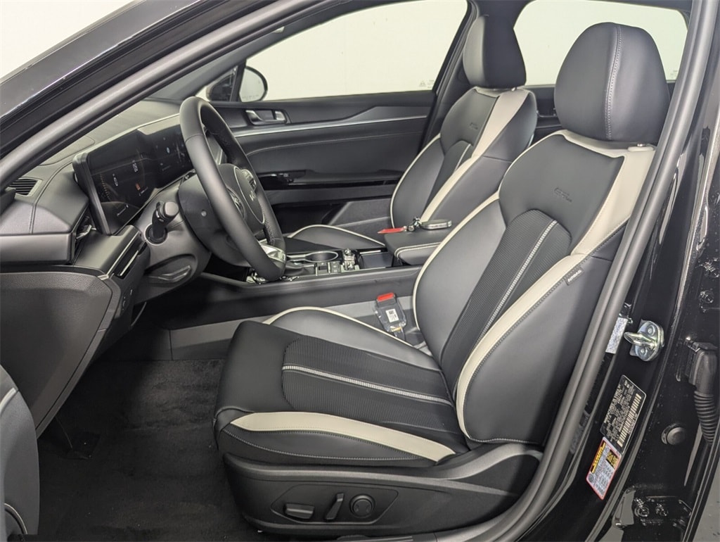 2026 Kia K5 GT-Line photo 11