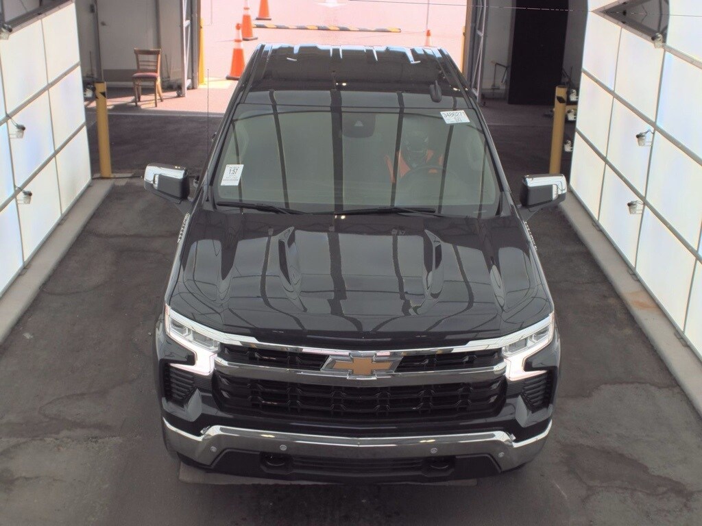 2024 Chevrolet Silverado 1500 LT photo 2