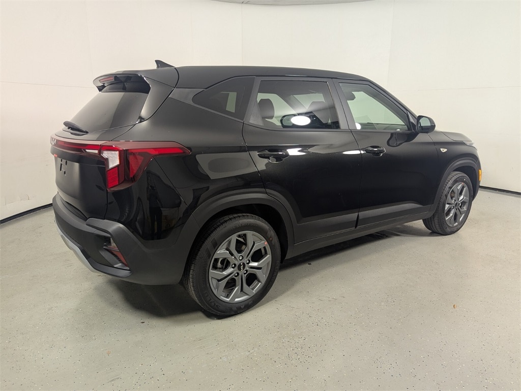 2026 Kia Seltos LX photo 5