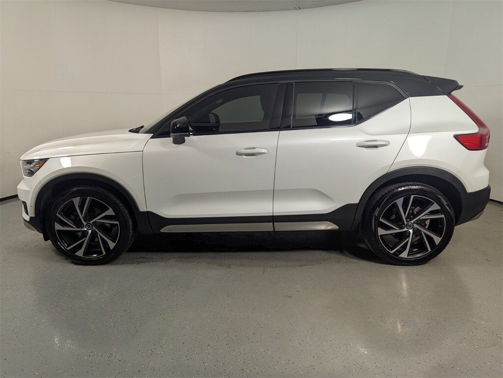 2019 Volvo XC40 R-Design photo 4