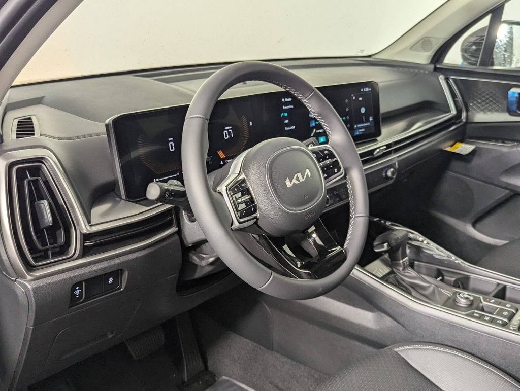 2025 Kia Sorento S - Photo 11