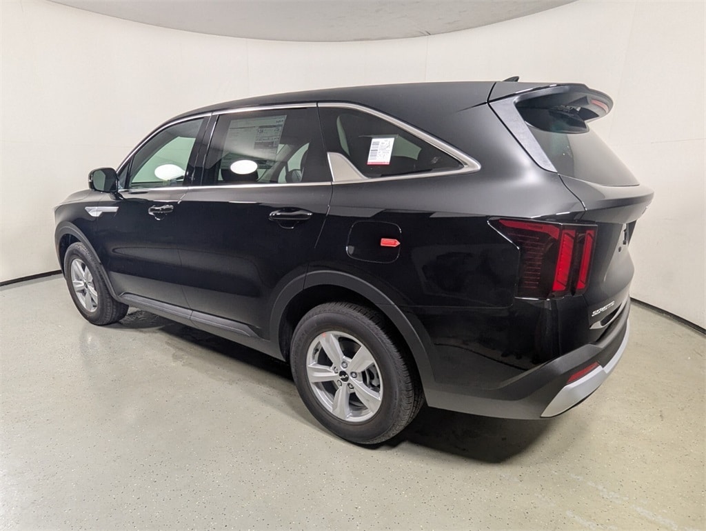 2026 Kia Sorento LX photo 2