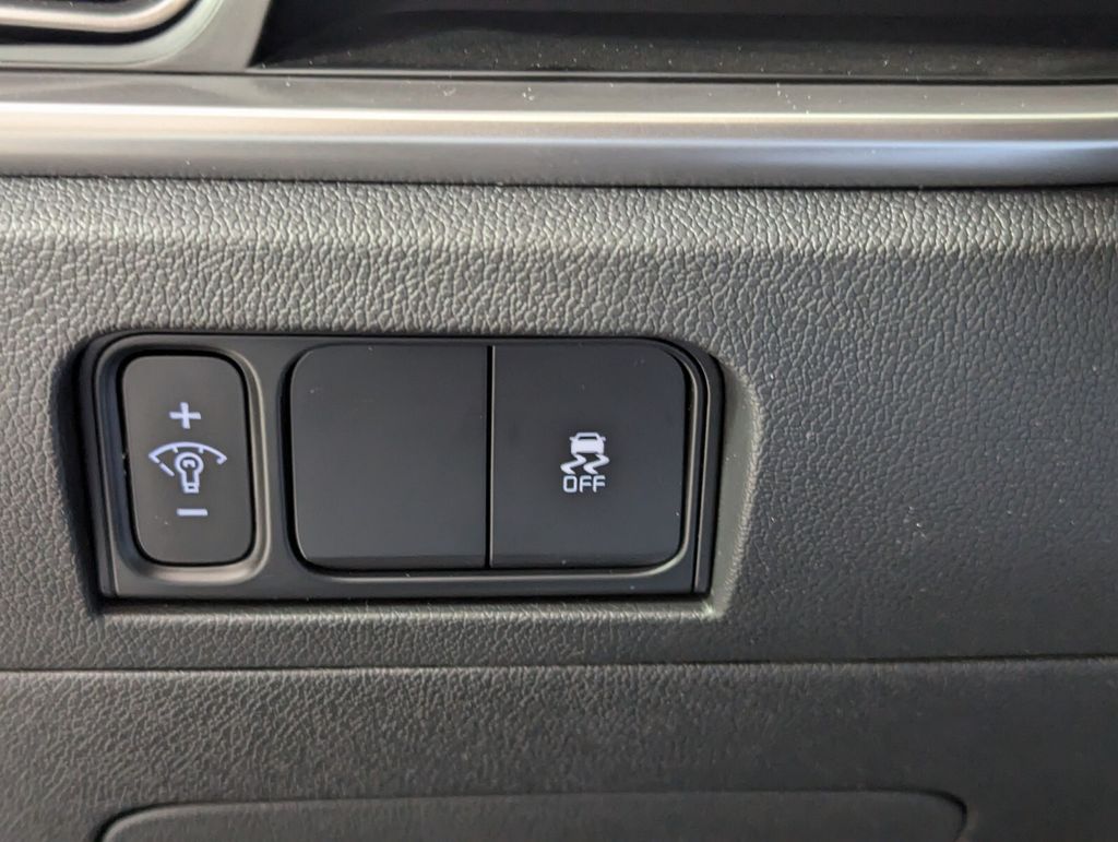 2025 Kia Sorento S - Photo 13