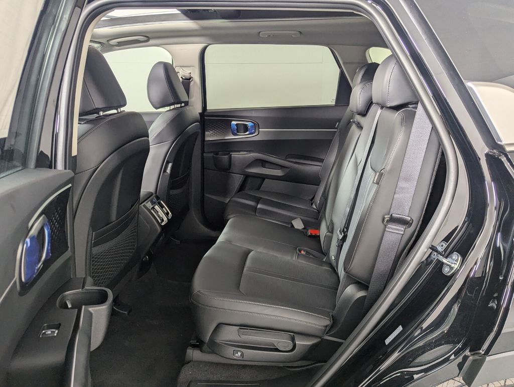 2025 Kia Sorento S - Photo 24