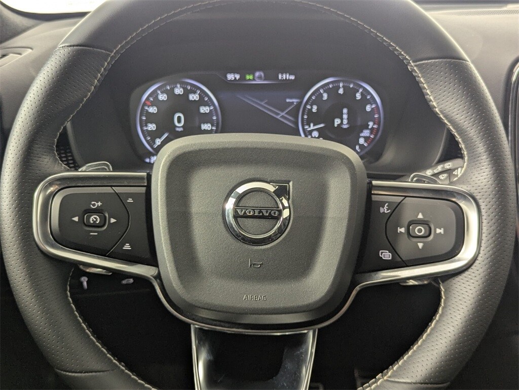 2019 Volvo XC40 R-Design photo 15