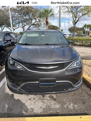 2017 Chrysler Pacifica Touring L Minivan/Van