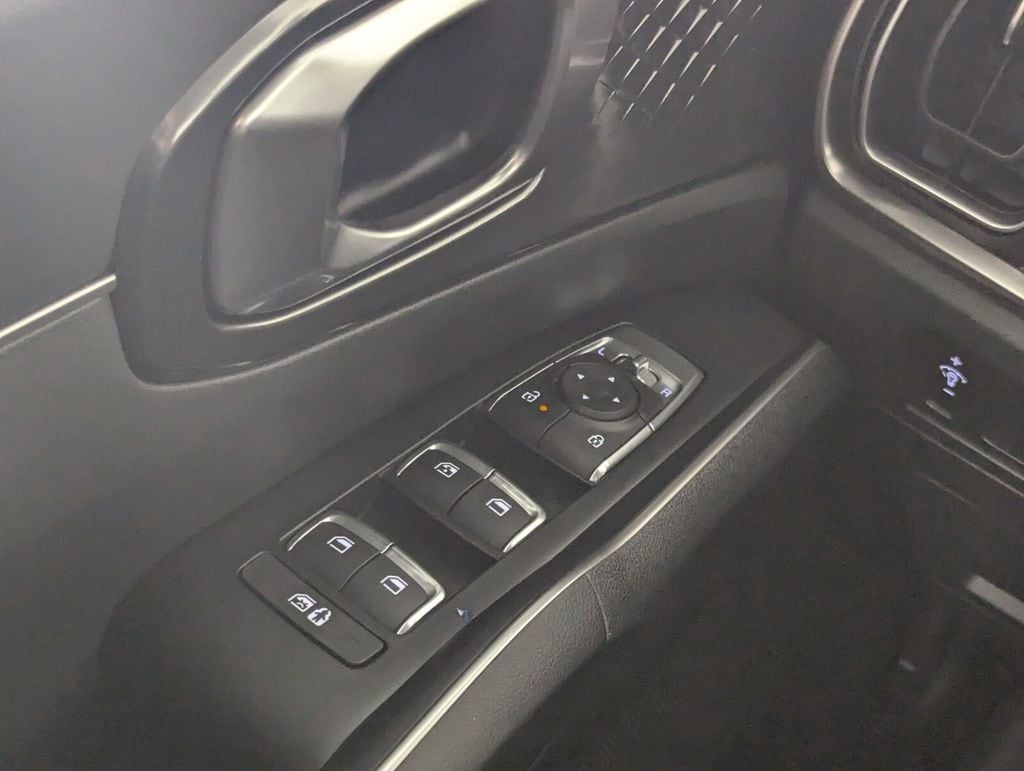 2025 Kia Sorento S - Photo 16