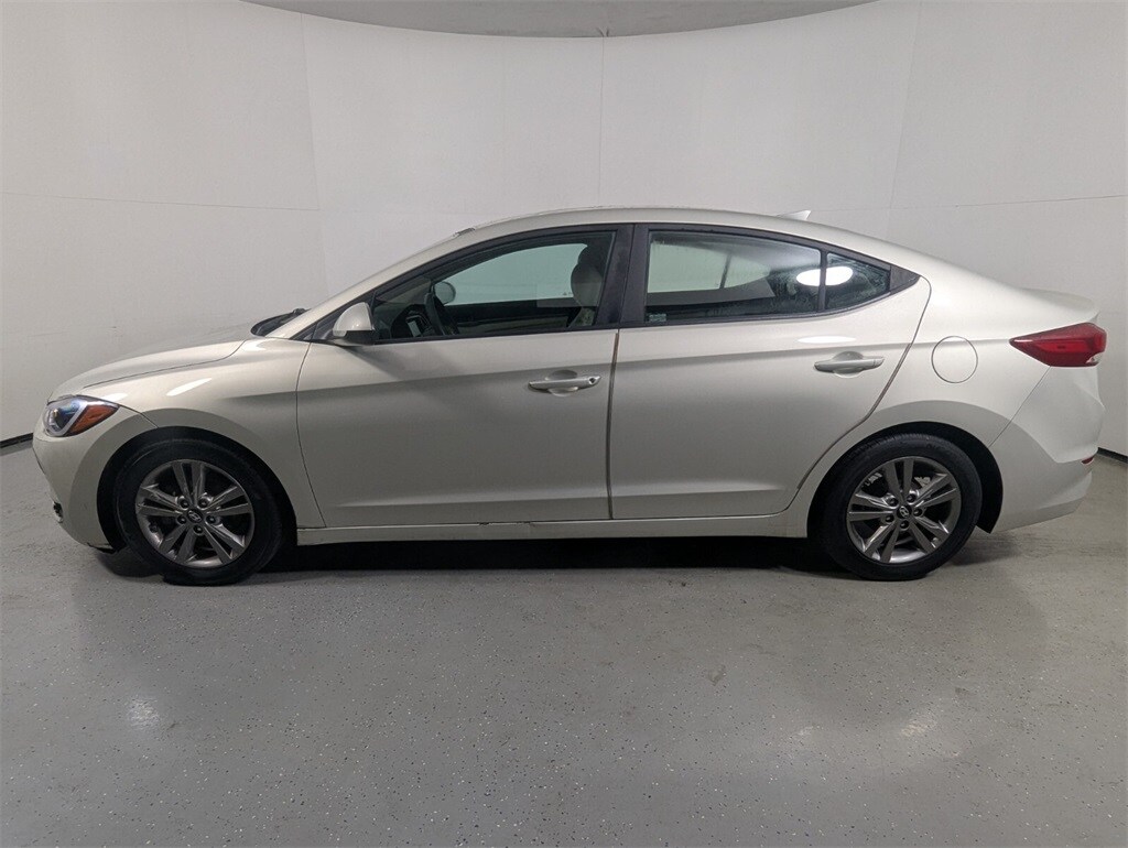 2017 Hyundai Elantra SE photo 4
