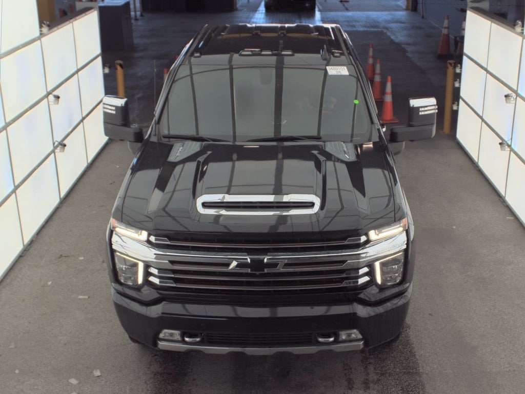 2022 Chevrolet Silverado 3500HD High Country photo 2