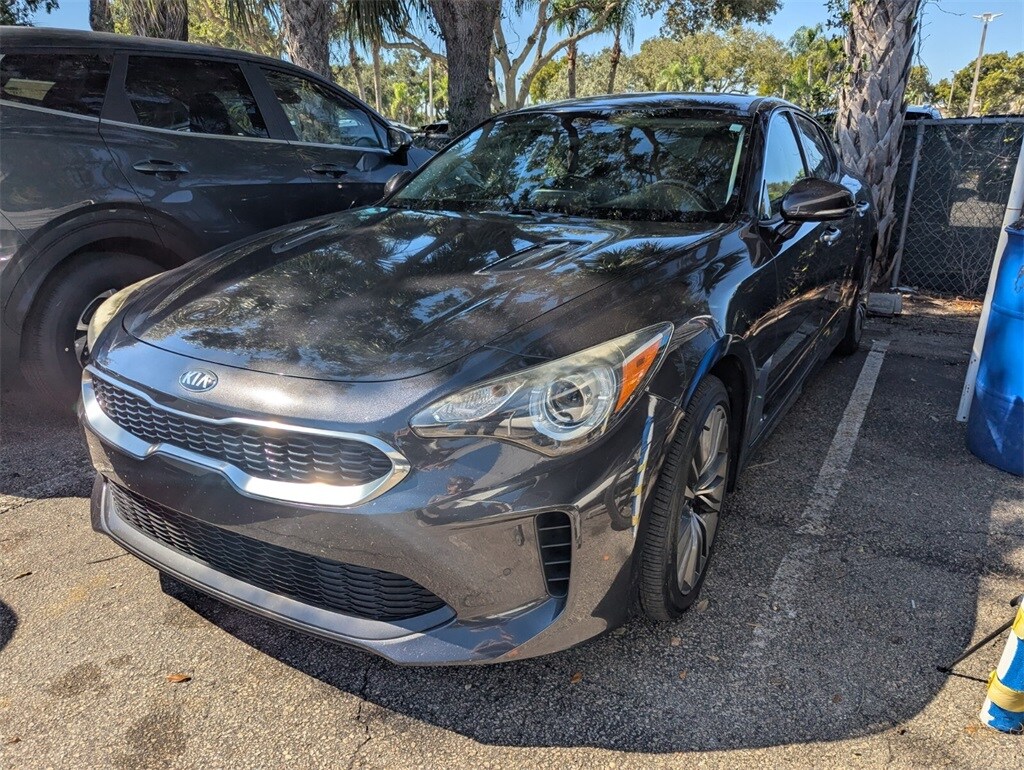 2019 Kia Stinger photo 3