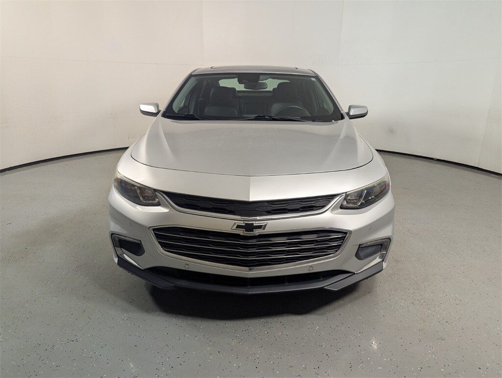 2017 Chevrolet Malibu Premier photo 2