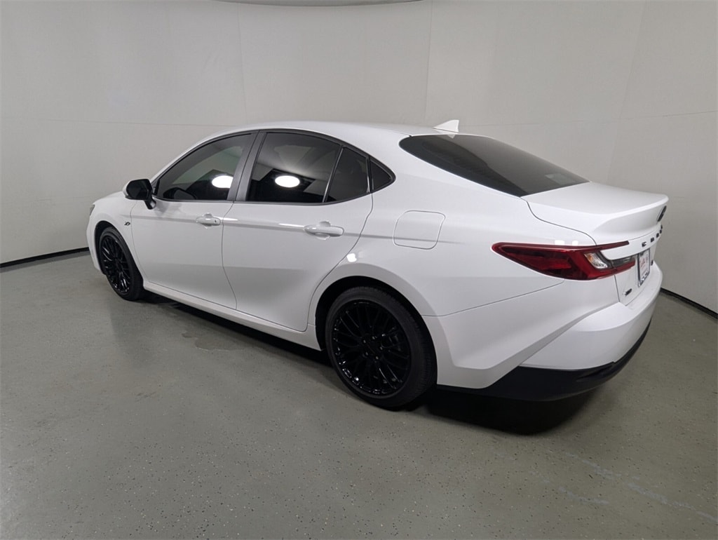 2025 Toyota Camry LE photo 4
