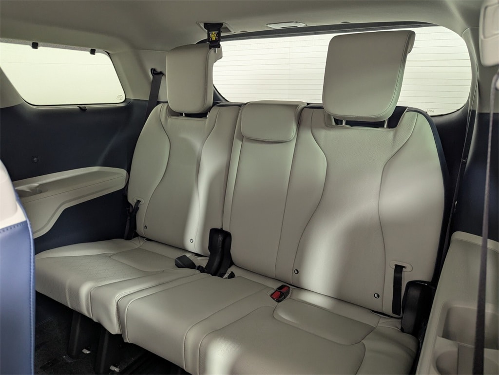 2026 Kia Carnival EX photo 23
